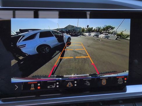 Used 2025 GMC Sierra 3500 SLT w/ SLT Premium Package image 17