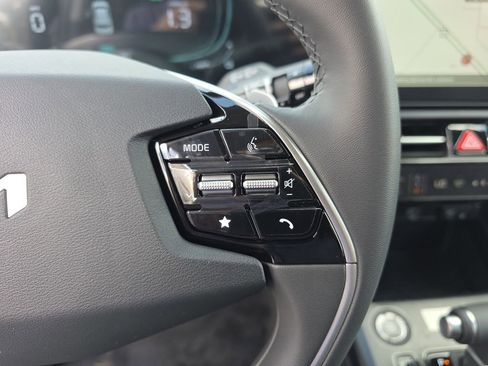 New 2025 Kia Niro EX image 27