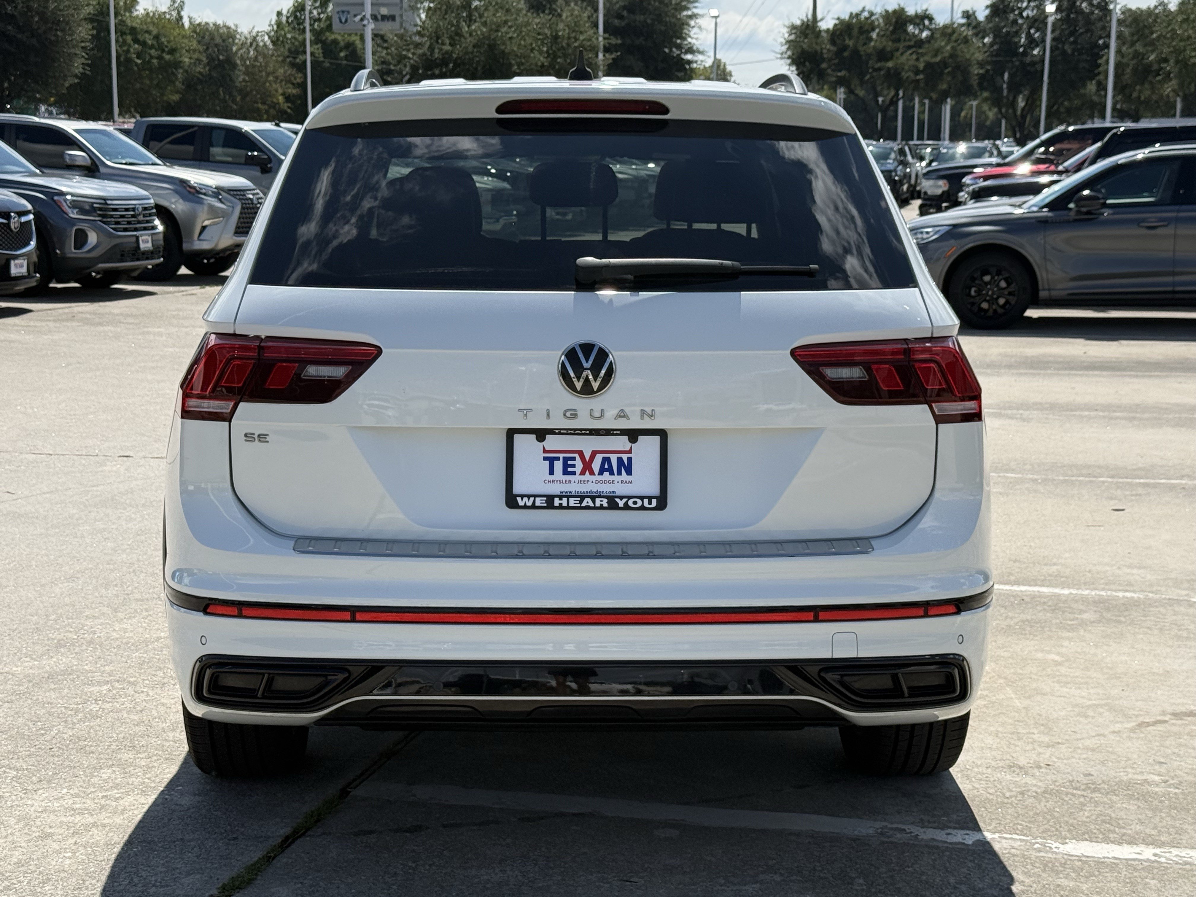 Used 2022 Volkswagen Tiguan SE R-Line FWD image 6
