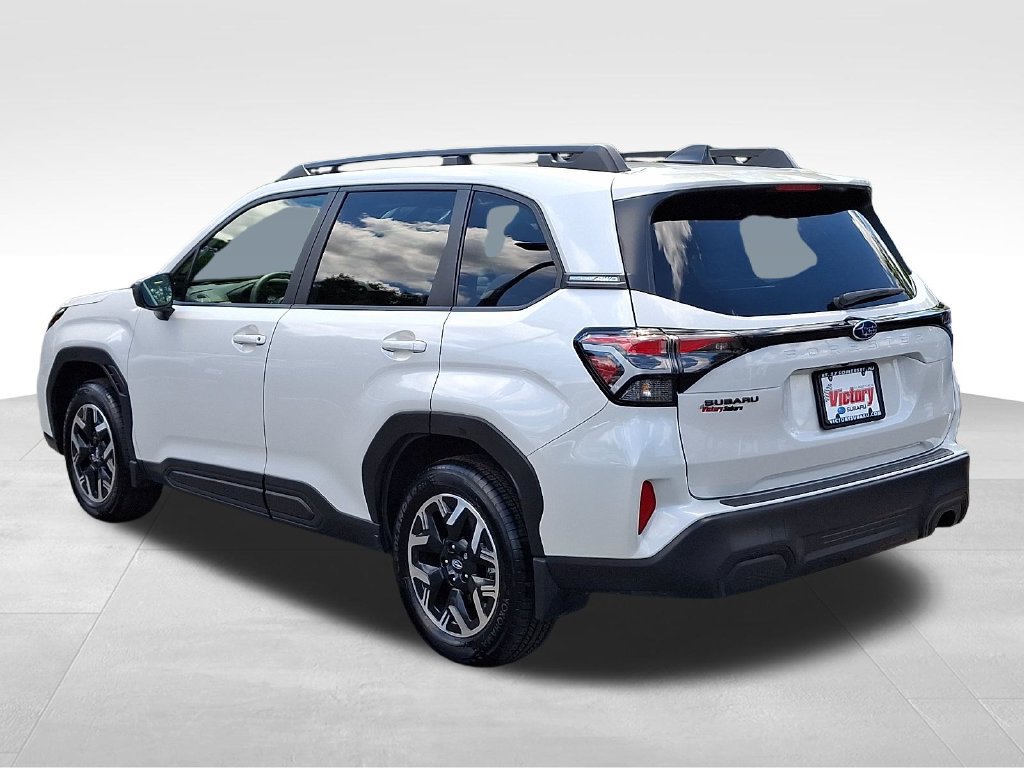 Used 2025 Subaru Forester Premium AWD/4WD image 4