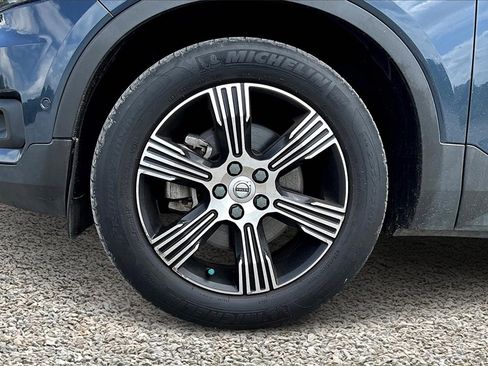 Used 2019 Volvo XC40 T5 Inscription image 9