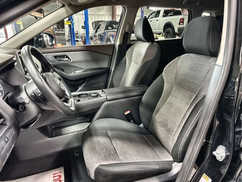Used 2023 Nissan Rogue SV image 12