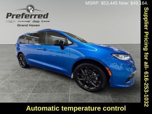 New 2026 Chrysler Pacifica Select image 8