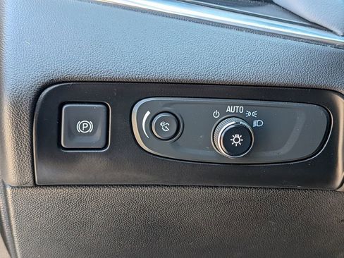 Used 2020 Buick Enclave Essence w/ Sport Touring Edition image 16