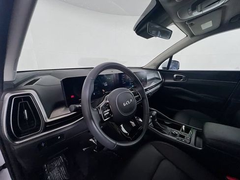 Used 2025 Kia Sorento S FWD image 16