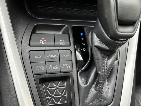 Used 2025 Toyota RAV4 XLE AWD/4WD image 28