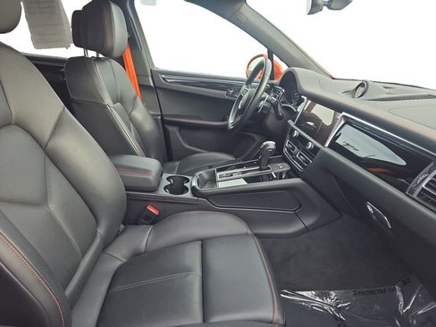 Used 2023 Porsche Macan image 16