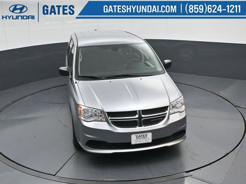 Used 2018 Dodge Grand Caravan SE w/ UConnect Hands-Free Group image 41