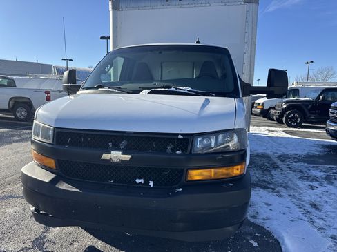 Used 2018 Chevrolet Express 3500 Extended w/ Driver Convenience Package image 11