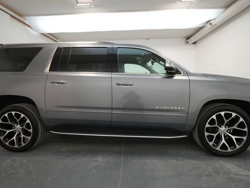 Used 2020 Chevrolet Suburban LT image 9