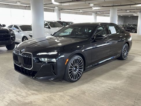 Used 2024 BMW 760i xDrive w/ Executive Package image 4