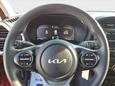 Used 2025 Kia Soul LX w/ LX Technology Package FWD image 22