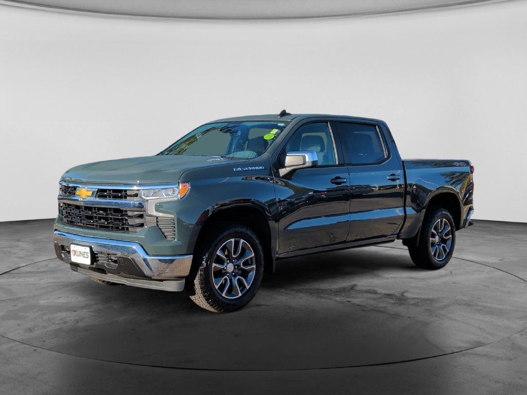 Used 2025 Chevrolet Silverado 1500 LT AWD/4WD image 3