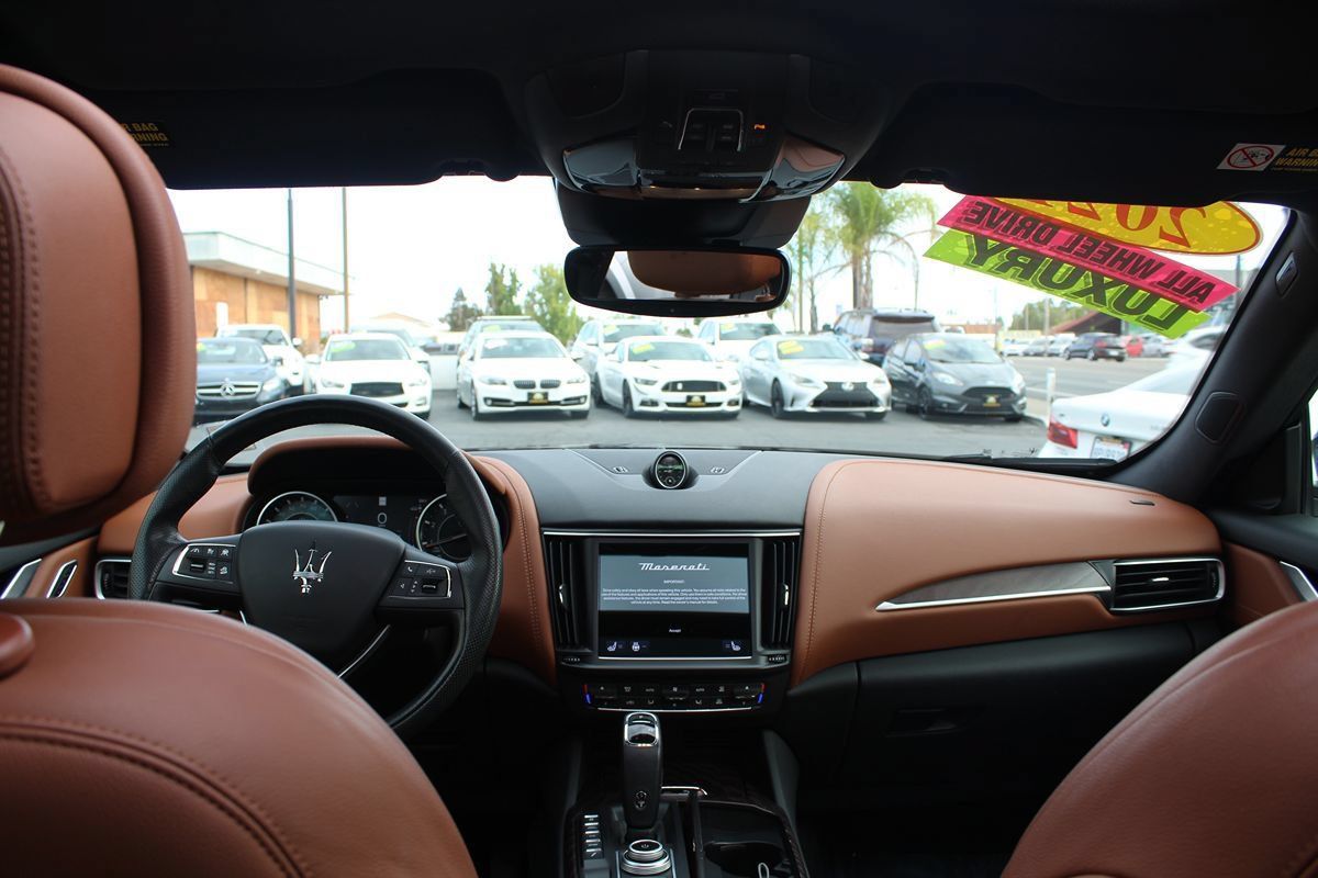 Used 2021 Maserati Levante AWD/4WD image 32