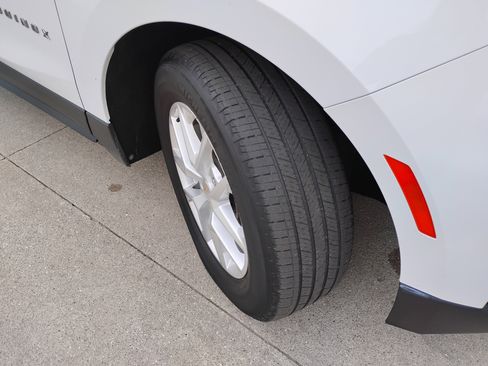 Used 2023 Chevrolet Equinox LS w/ LS Convenience Package image 28