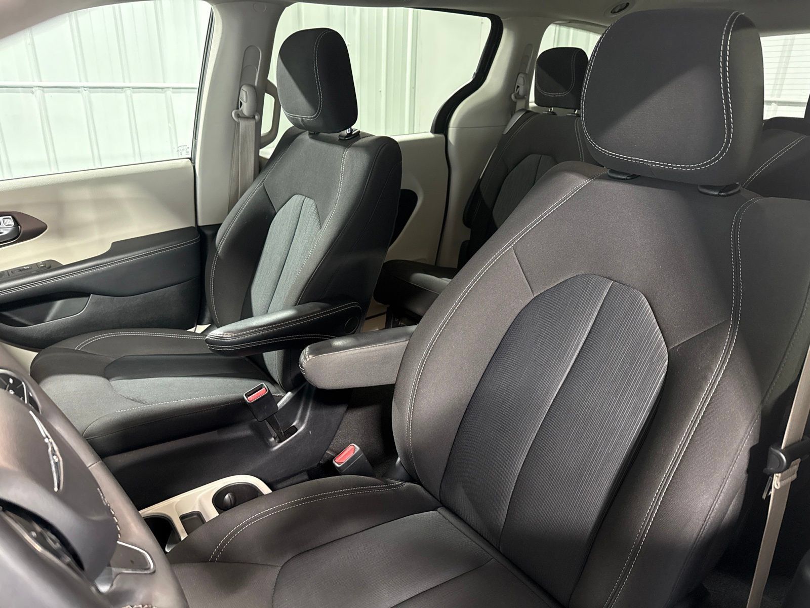Used 2023 Chrysler Voyager LX FWD image 27