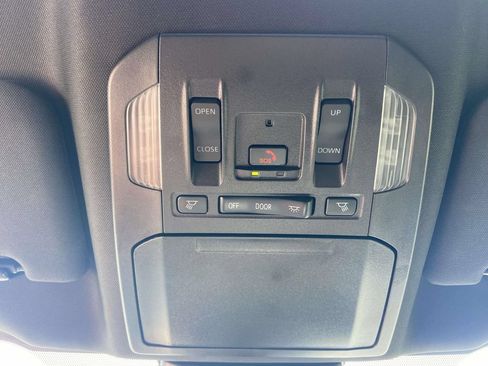 Used 2024 Toyota Highlander XSE FWD image 23