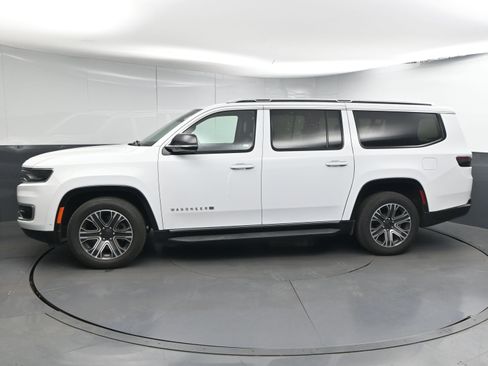 Used 2024 Jeep Wagoneer L Series II image 9