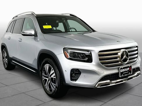 Used 2025 Mercedes-Benz GLB 250 4MATIC image 2