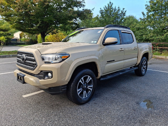 Used 2017 Toyota Tacoma TRD Sport w/ Premium & Technology Package AWD/4WD image 3
