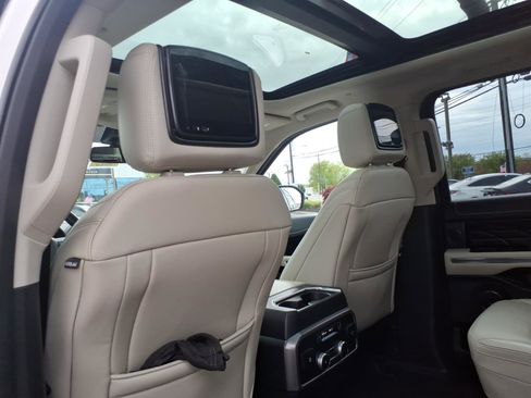 Used 2018 Ford Expedition Max Platinum AWD/4WD image 11
