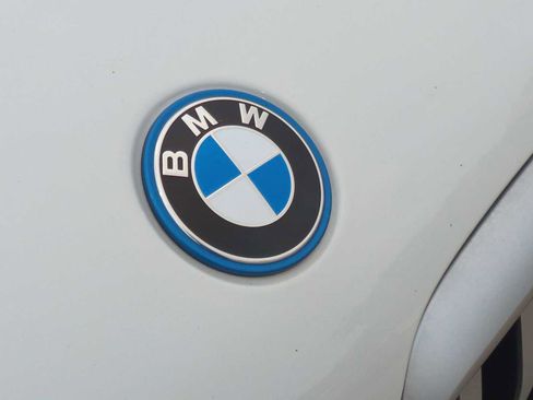 Used 2025 BMW X5 xDrive50e image 32