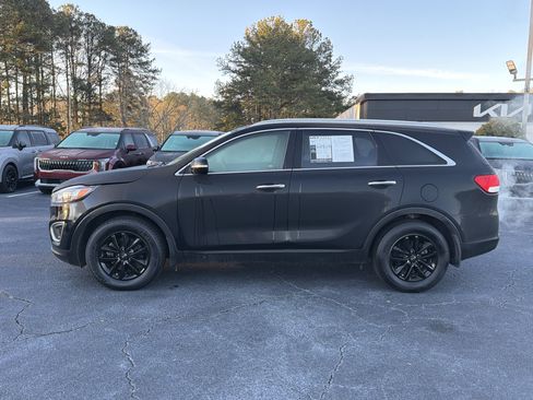 Used 2018 Kia Sorento LX image 4