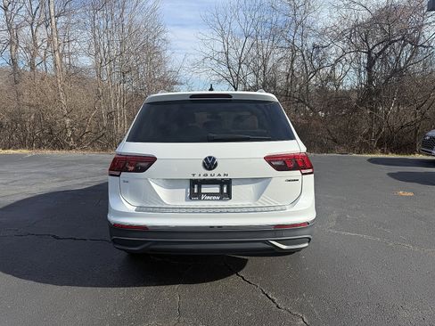 Used 2023 Volkswagen Tiguan SE image 5