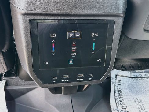 Used 2025 GMC Yukon Denali Ultimate AWD/4WD image 21