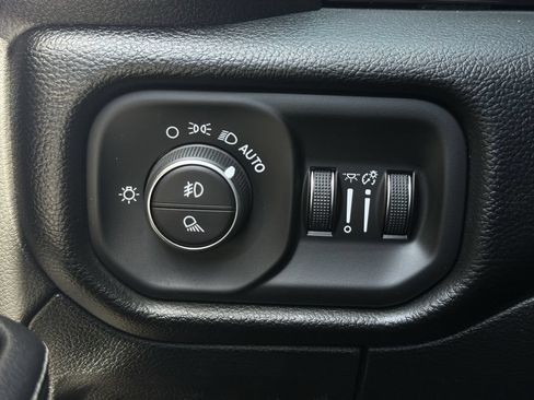 Used 2026 RAM 1500 Laramie AWD/4WD image 19