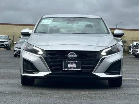 Used 2023 Nissan Altima 2.5 SV image 9