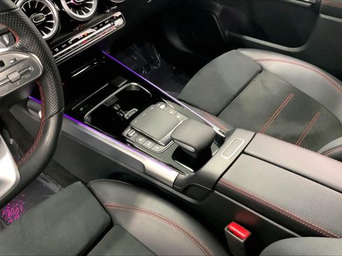 Used 2023 Mercedes-Benz GLB 250 image 26