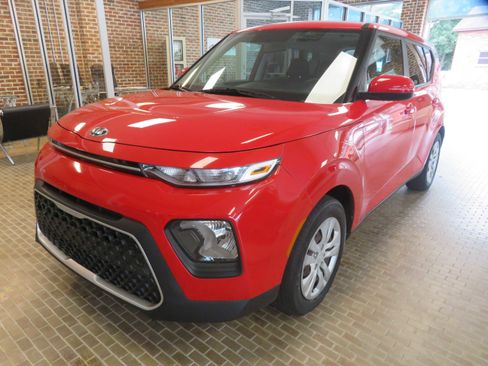 Used 2020 Kia Soul LX image 1