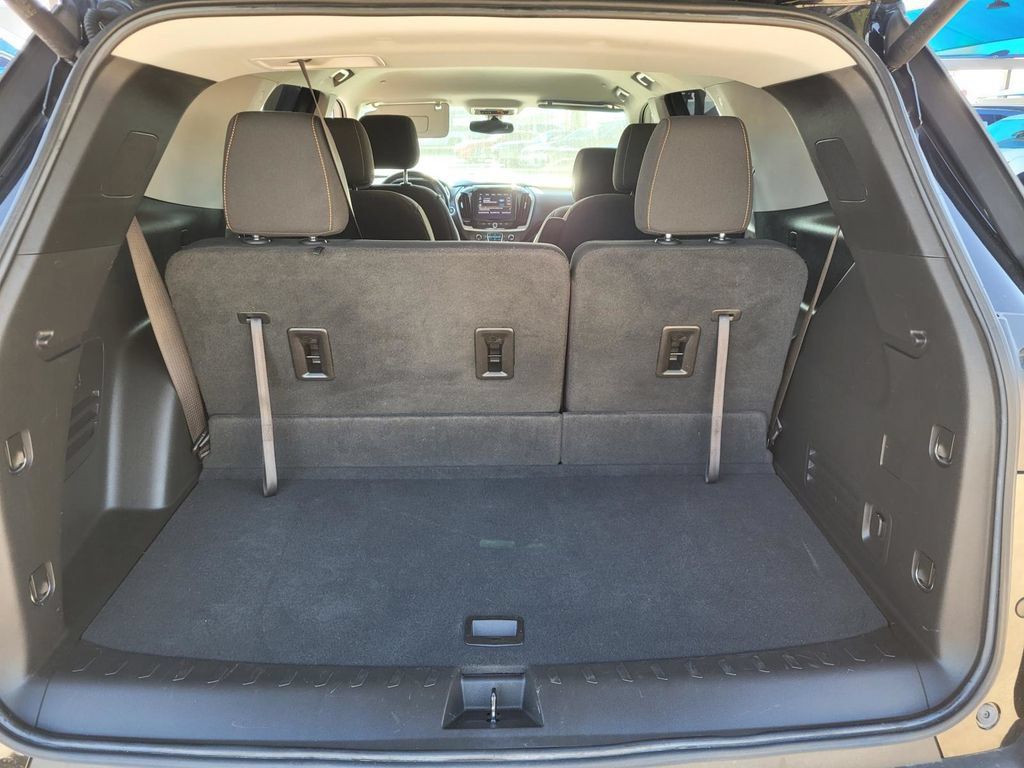 Used 2021 Chevrolet Traverse LT FWD image 14