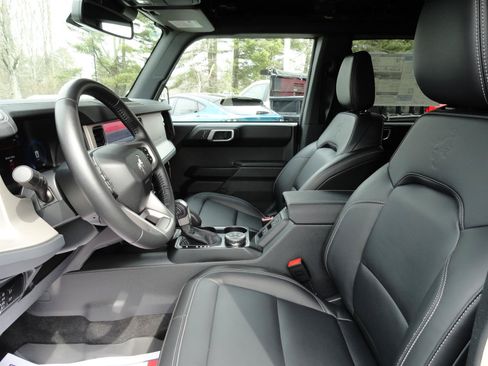 Used 2025 Ford Bronco Outer Banks w/ Sasquatch Package AWD/4WD image 13