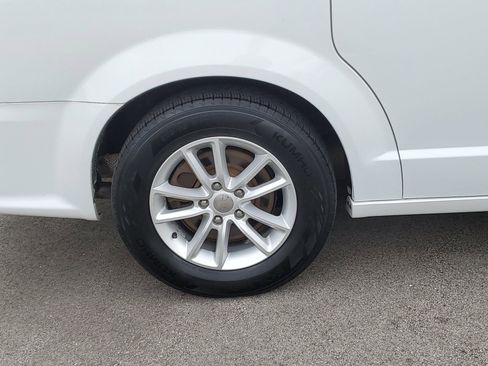 Used 2019 Dodge Grand Caravan SXT image 5