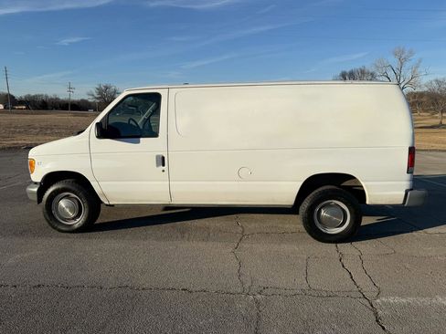 Used 2002 Ford E-350 and Econoline 350 Super Duty image 3