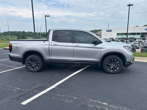 Used 2024 Honda Ridgeline Sport image 12