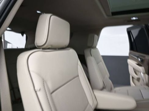 Used 2024 GMC Yukon Denali w/ Advanced Technology Package AWD/4WD image 26