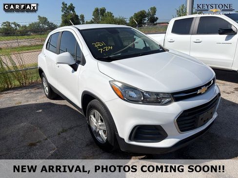 Used 2020 Chevrolet Trax LS w/ Tint and Cruise Package FWD image 1