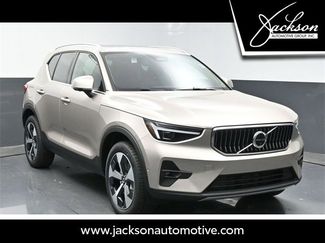 New 2024 Volvo XC40 B5 Plus w/ Protection Package Premier video 1