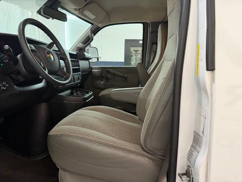 Used 2020 Chevrolet Express 3500 LT w/ LT Preferred Equipment Group RWD image 18