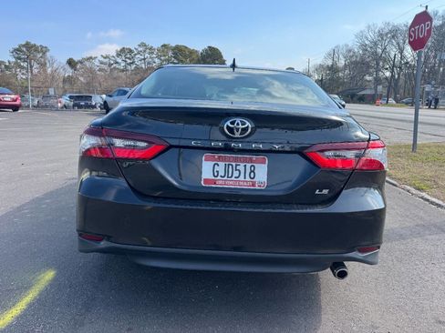 Used 2021 Toyota Camry LE image 4