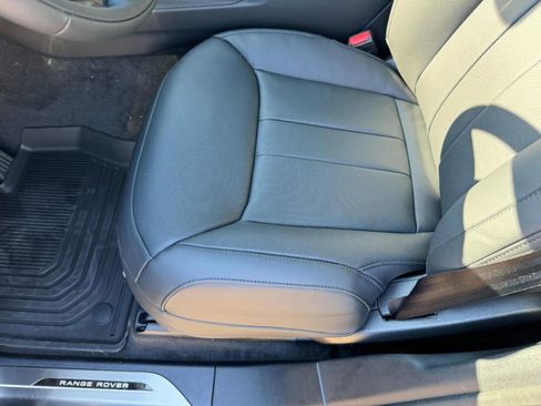 Used 2025 Land Rover Range Rover Sport SE image 28