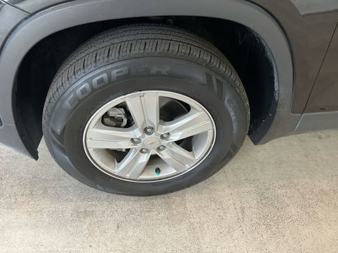 Used 2019 Chevrolet Trax LT w/ LT Convenience Package image 10