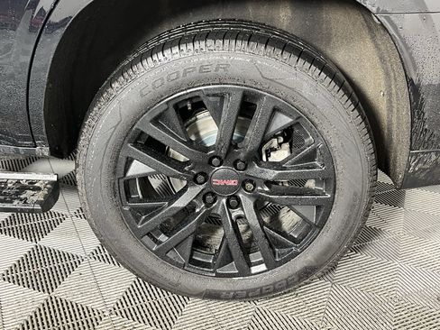 Used 2021 GMC Yukon Denali w/ Denali Premium Package image 20