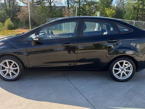 Used 2016 Ford Fiesta SE w/ Equipment Group 201A FWD image 2