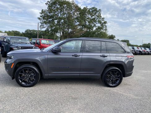 Used 2023 Jeep Grand Cherokee 30th Anniversary AWD/4WD image 9