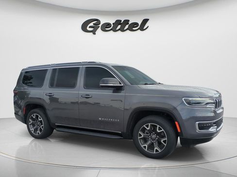 Used 2023 Jeep Wagoneer Series III w/ Preferred Equipment Group image 2
