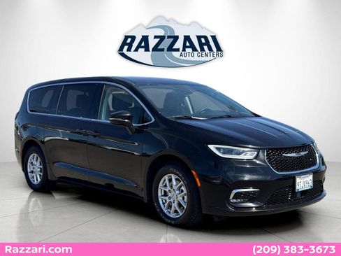 Used 2024 Chrysler Pacifica Touring-L FWD image 1